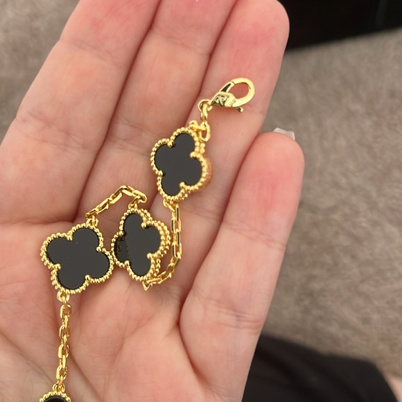 Black clover motif bracelet - Picture 3 of 3